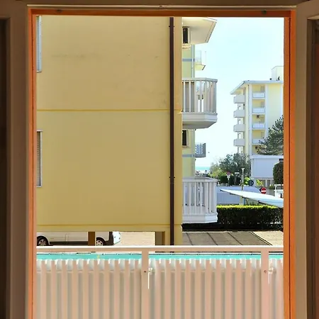 Two-bedroom 150m From The Apartment Bibione