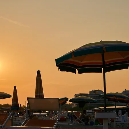 Two-bedroom 150m From The Apartment Bibione