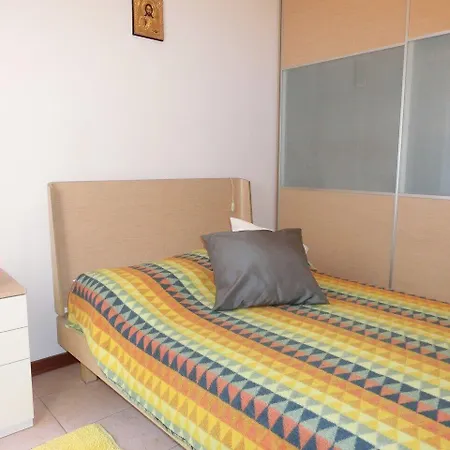 Daire Lovely Flat Just 150 M From The